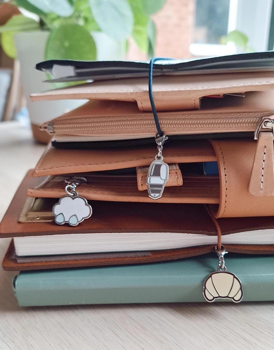 FOUNTAIN PEN CHARM