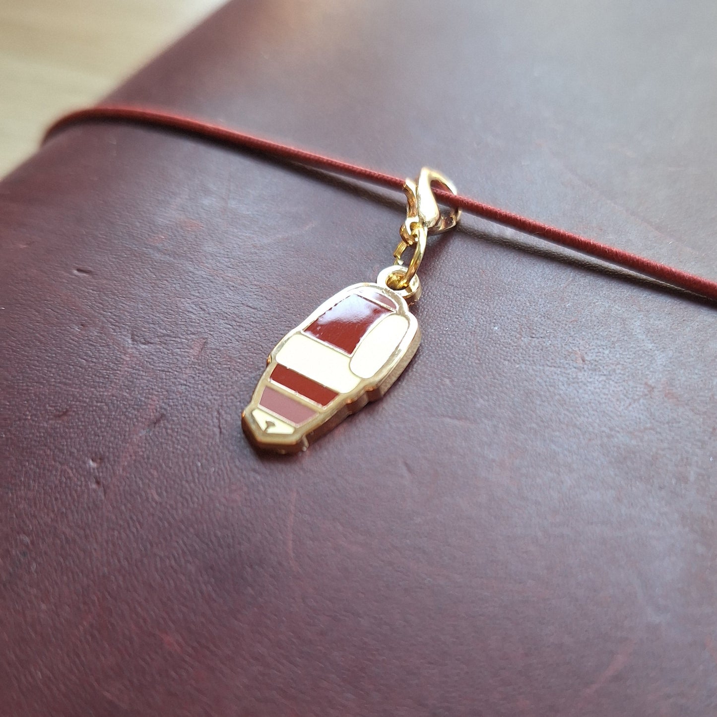 Fountain pen charm - Red and gold